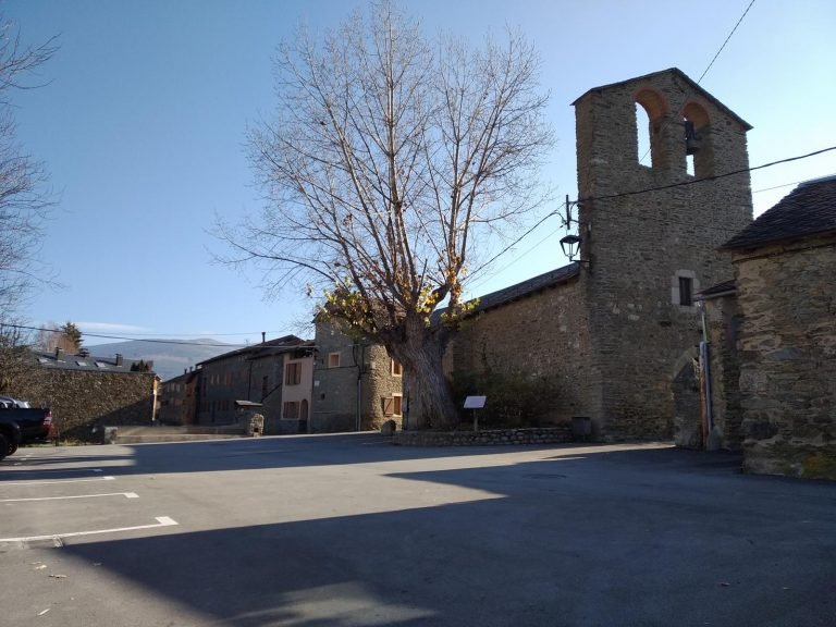 Plaça Major i església de Sant Andreu de Vilallobent