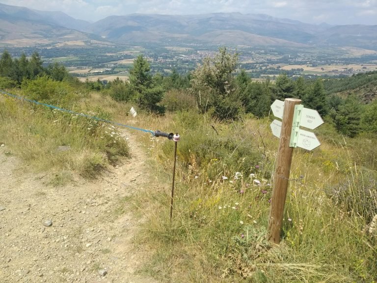 Deixem la pista i desfem el camí cap a les Pereres