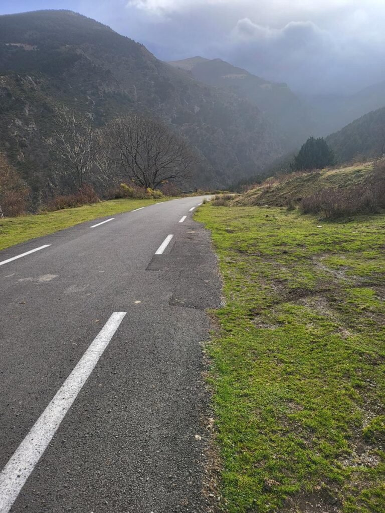 Aparcament al costat de la carretera. Sortida